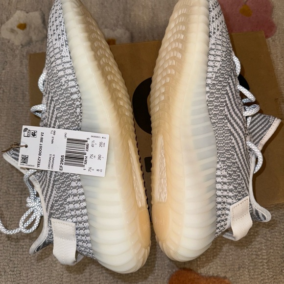 YZE 350 V2 Boost by Adidas 7.5 - Picture 5 of 15